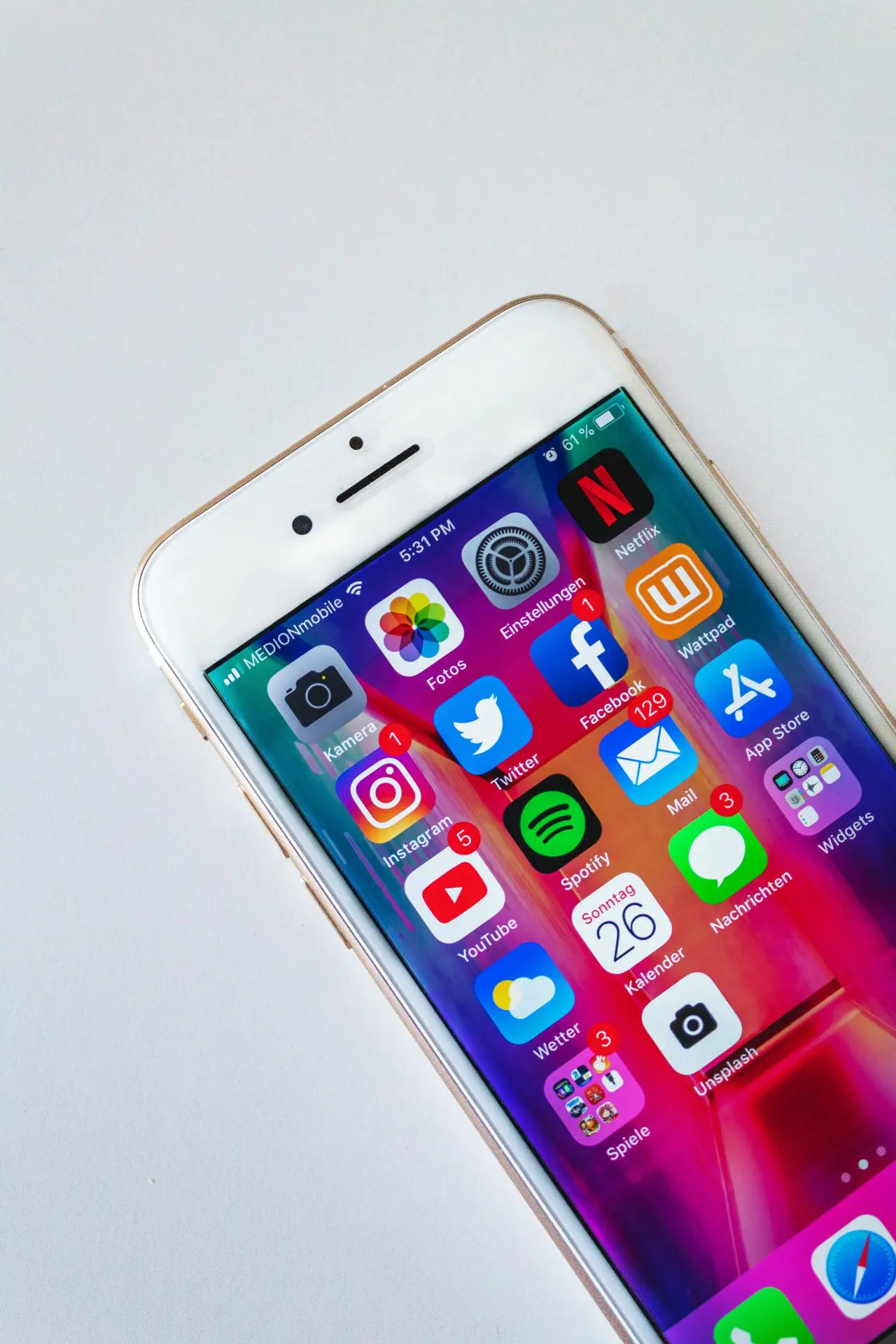 Smartphone avec réseaux sociaux